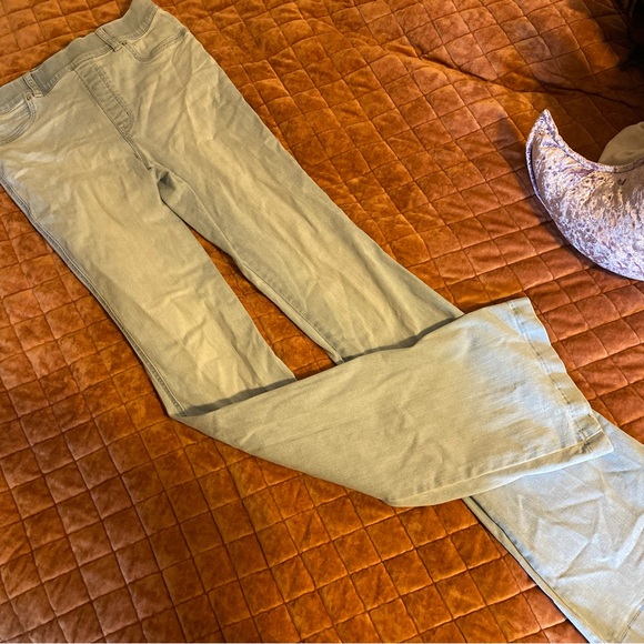 Spanx Flare Jeans in Light Wash MEDIUM Tall/Long - Picture 6 of 14